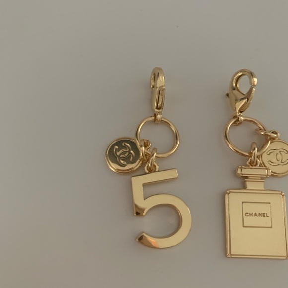 CHANEL Gold Charm Set - Picture 2 of 4